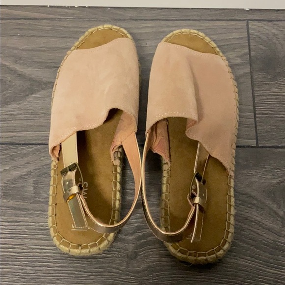 New Toms sandals - Picture 2 of 4